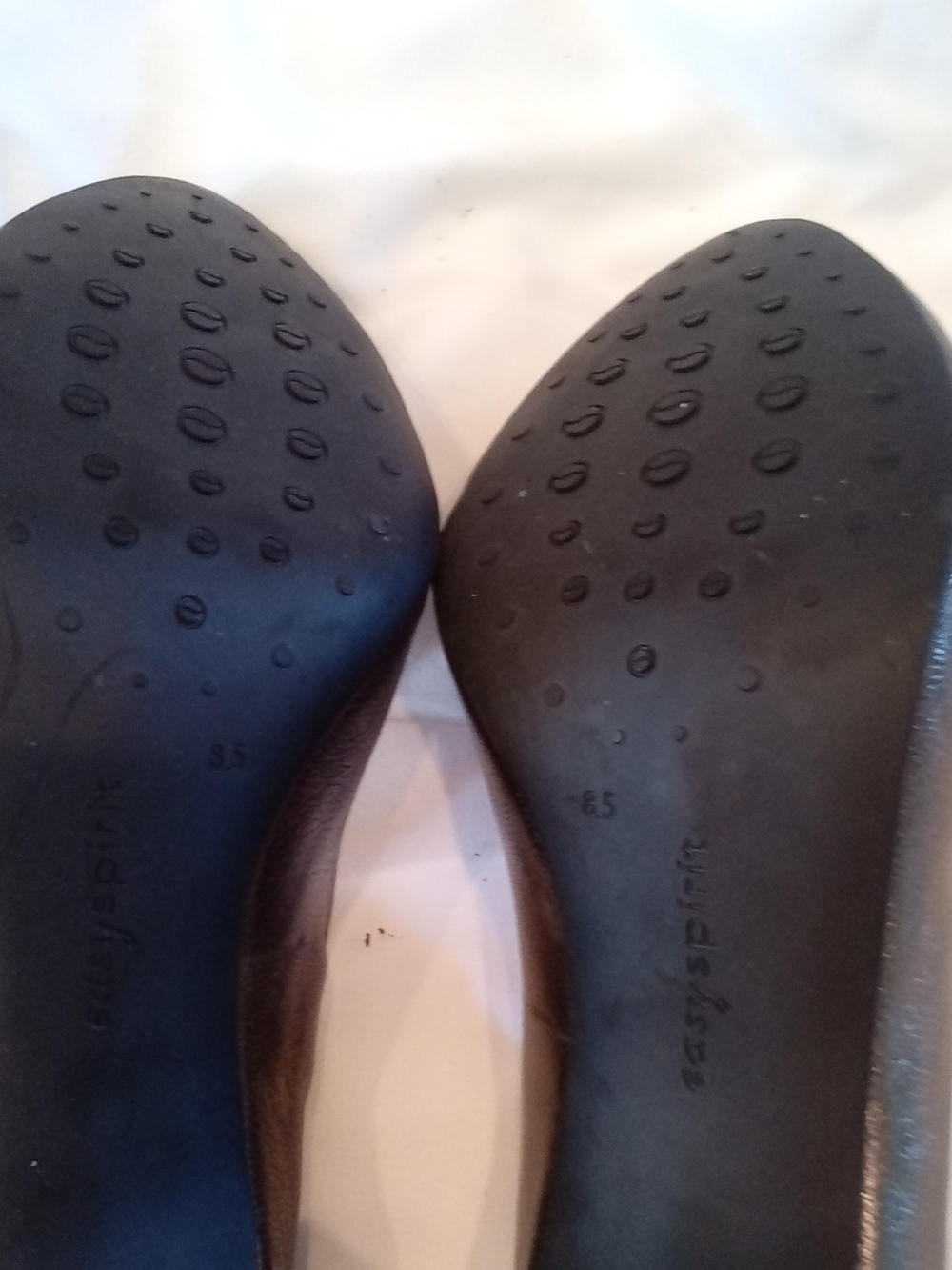 Easy Spirit Metallic Bronze Mid-Heel Pumps - Picture 4 of 7